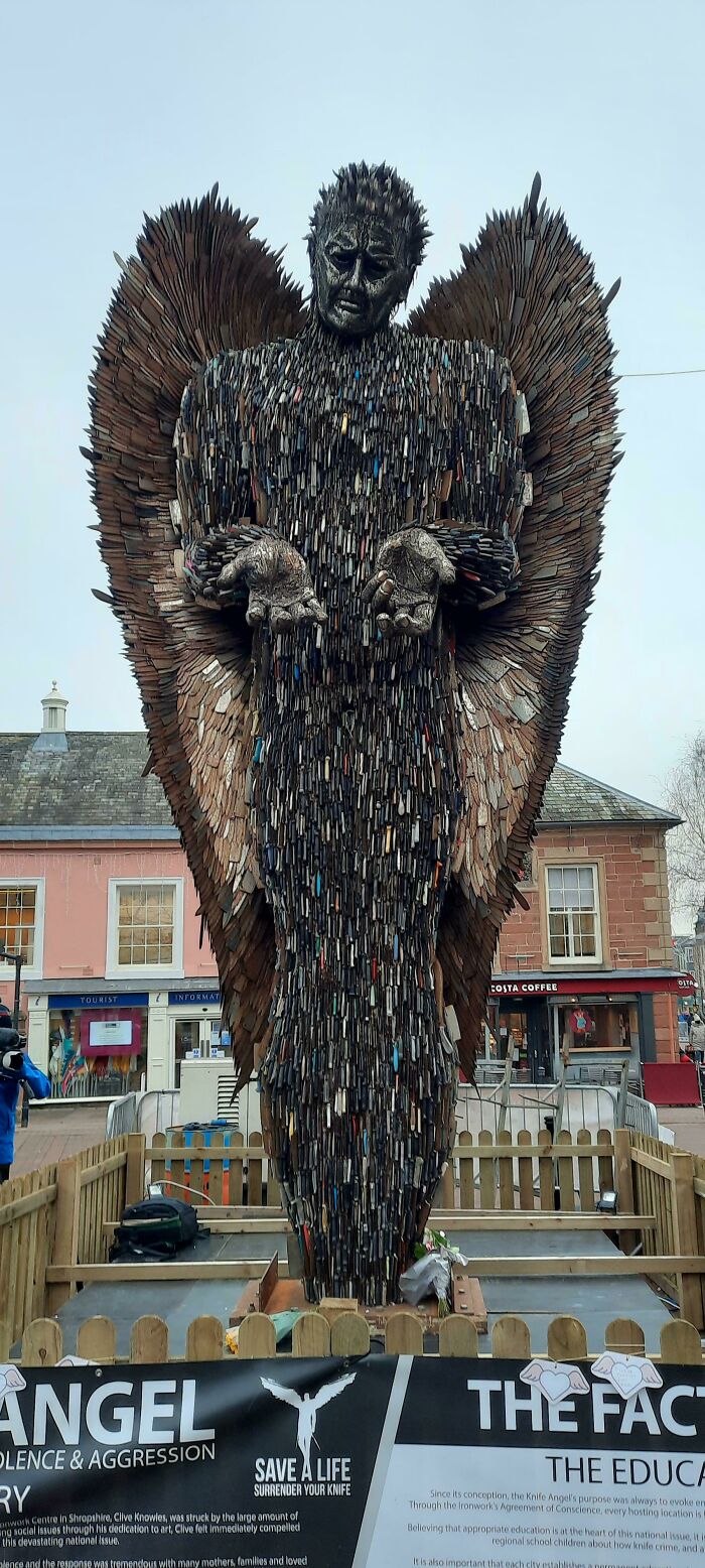 Statue In My Home Town Made Of 100,000 Knives Removed From UK Streets