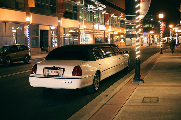 30 People Share The Most Obscene Displays Of Wealth They Have Ever Seen (30 Stories)