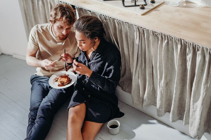 "I Love The Feeling Of Glass": People Open Up About Their Guilty Pleasures (40 Answers)