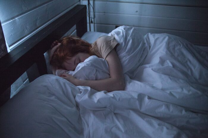 "I Love The Feeling Of Glass": People Open Up About Their Guilty Pleasures (40 Answers)