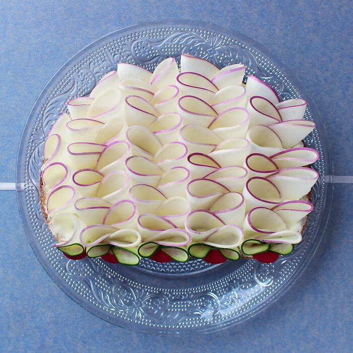 Creative toast design by Japanese artist, featuring intricate patterns on a clear glass plate.